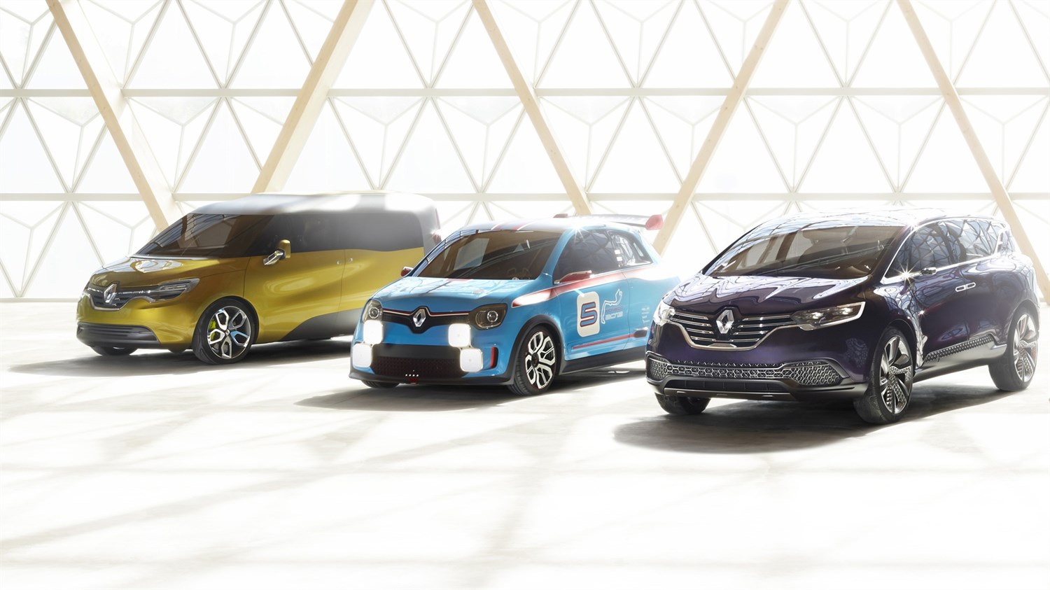 Renault - gamme concept-cars - 3 véhicules vue 3/4 avant gauche