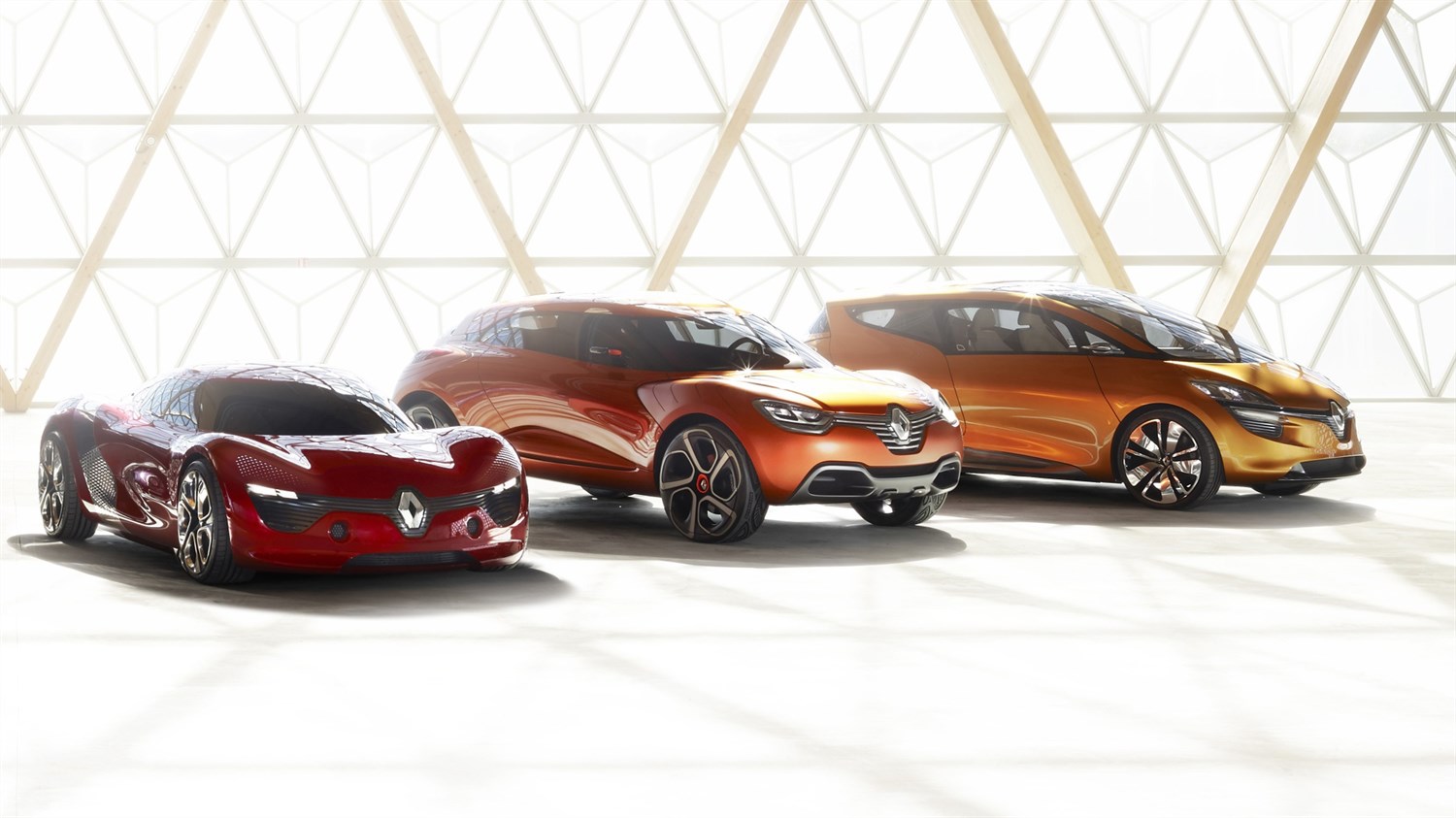 Renault - gamme concept-cars - 3 véhicules vue 3/4 avant droit